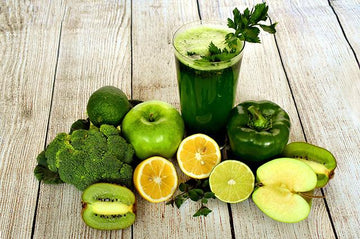 Smoothie de frutas y verduras ricas en vitamina C
