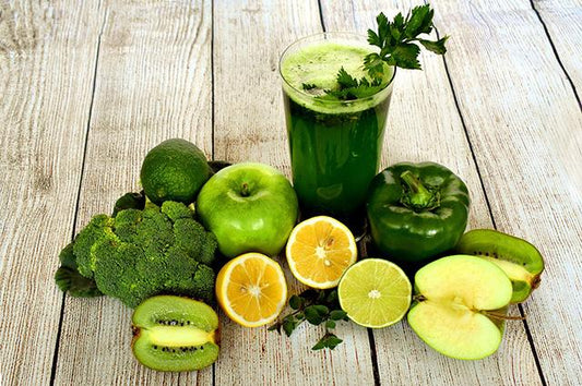 Smoothie de frutas y verduras ricas en vitamina C
