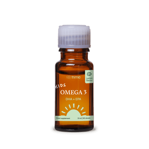 Kids Omega 3 de Trime: suplemento líquido de DHA y EPA para niños, con sabor a limón y dosificador de precisión en frasco de vidrio.